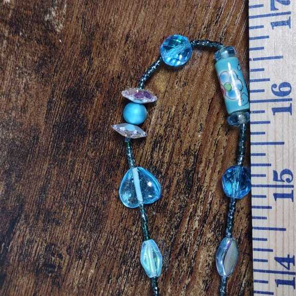 Three Ladies Glass Bead Necklace - Picture 11 of 12